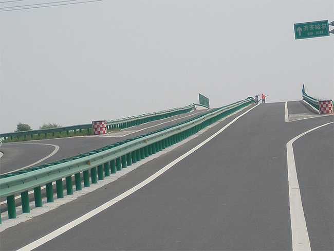 驻马店高速公路护栏的材质与规格