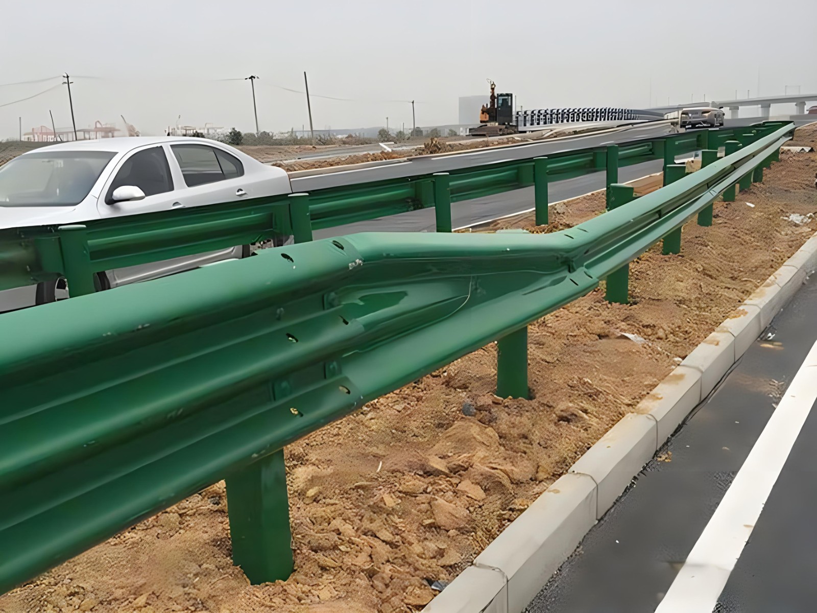 驻马店高速波形护栏板日常维护方案确保道路安全新举措